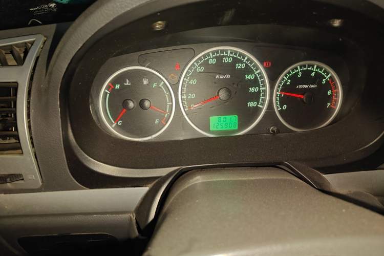 Used Foton Scenic 2014 2.0L Express Classic Long-Wheelbase Low-Roof 4Q20M1
