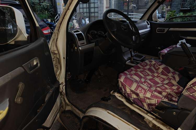 Used Foton Scenic 2014 2.0L Express Classic Long-Wheelbase Low-Roof 4Q20M1
