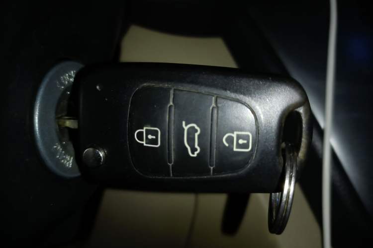 Used Kia K2 2011 Sedan 1.4L MT TOP
