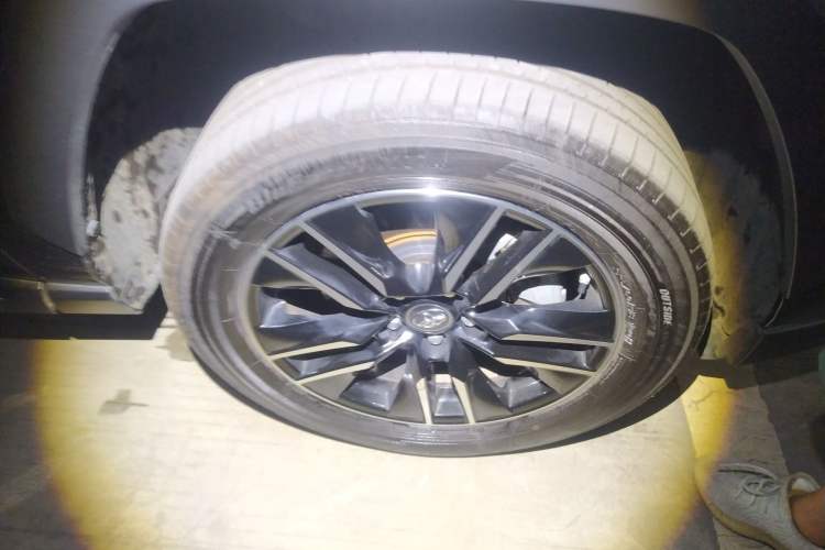 Used Toyota Wildlander New Energy 2021 High-Performance Edition 2.5L Two-Wheel Drive Powerful Version Right Front Wheel Hub