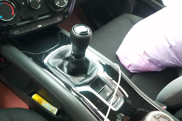 Used Honda Vezel 2017 1.5L manual two-wheel drive Comfort trim level
