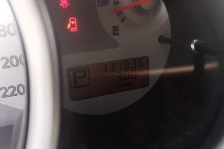 Used Nissan Tiida Sedan 2008 1.6L Automatic Smart Version Odometer Close Up