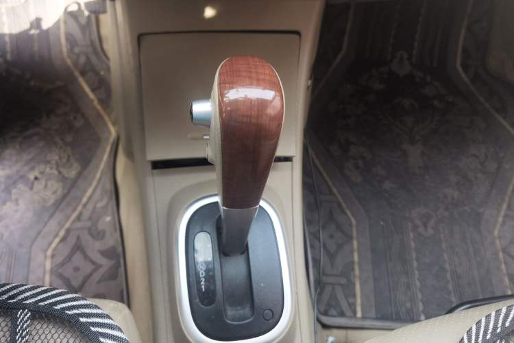 Used Nissan Tiida Sedan 2008 1.6L Automatic Smart Version Gear Lever
