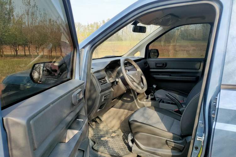 Used Wuling Hongguang PLUS 2020 1.5L Manual Standard Edition 5 Seats
