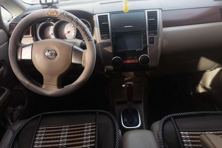Used Nissan Tiida Sedan 2008 1.6L Automatic Smart Version Center Console