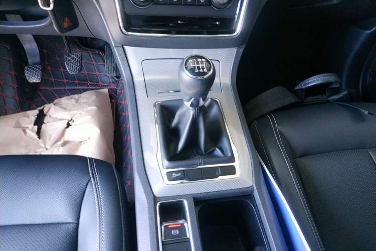 Used Roewe RX5 2016 20T Two-Wheel Drive Manual Flagship Edition
