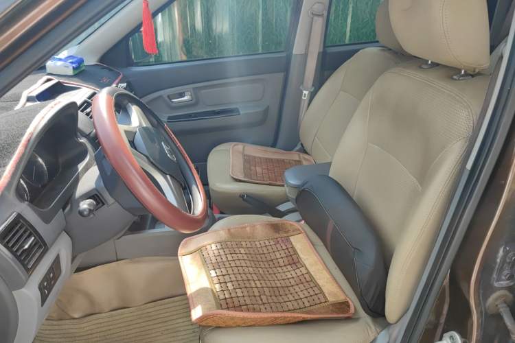 Used BAIC Weiwang M20 2014 1.5L Basic Version DAM15DL Driver Seat