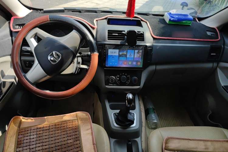 Used BAIC Weiwang M20 2014 1.5L Basic Version DAM15DL Center Console