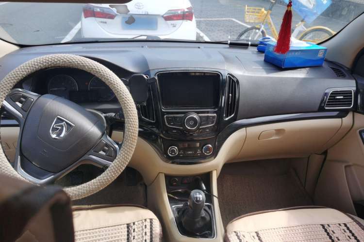 Used Baojun 730 2015 1.8L Manual Luxury Navigation ESP Version 7-seater
