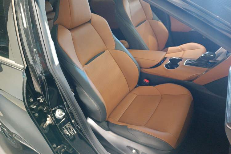 Used Toyota Venza 2022 Dual-Engine 2.5L CVT Four-Wheel Drive Supreme Edition
