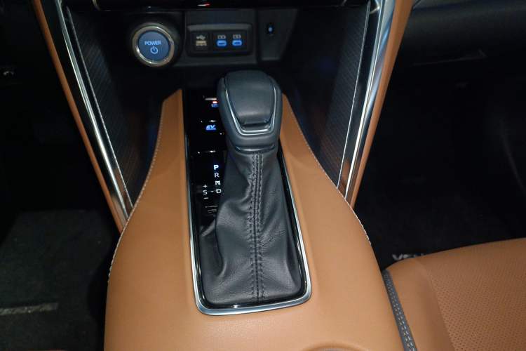 Used Toyota Venza 2022 Dual-Engine 2.5L CVT Four-Wheel Drive Supreme Edition
