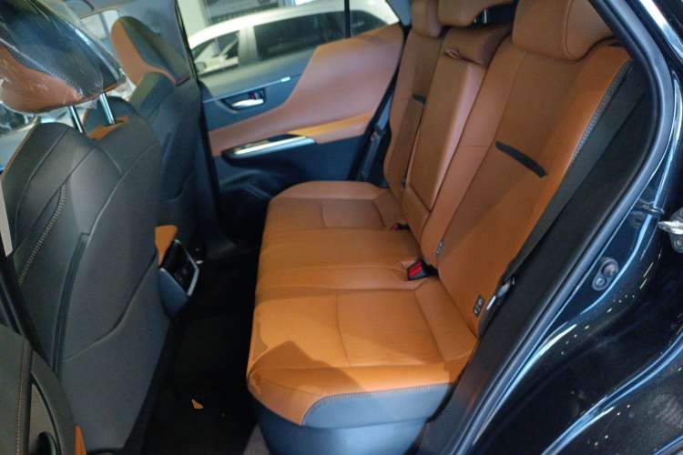 Used Toyota Venza 2022 Dual-Engine 2.5L CVT Four-Wheel Drive Supreme Edition
