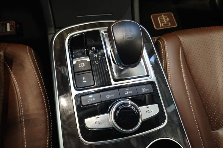 Used BYD Tang New Energy 2015 2.0T Four-Wheel-Drive Flagship Model