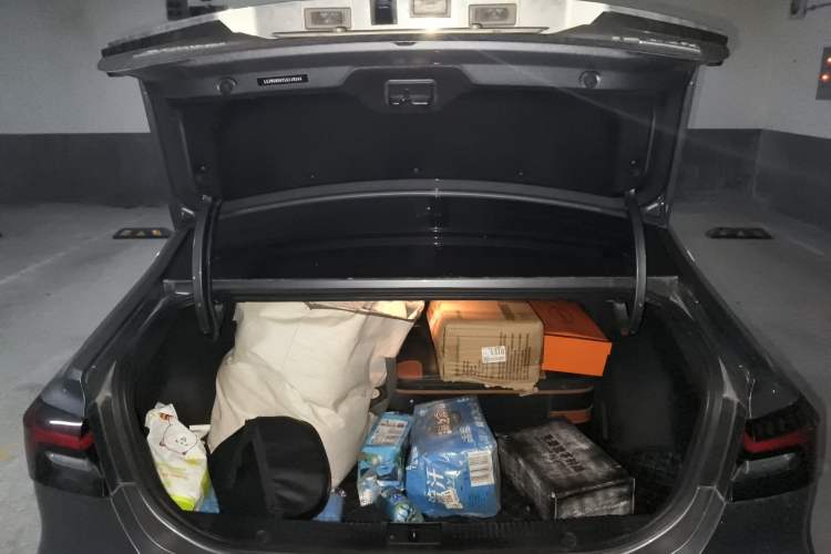 Used Roewe i6 MAX 2020 300TGI Automatic "Swell Cool Smart Drive" Edition
