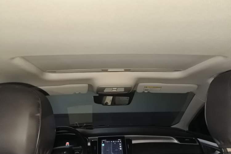 Used Roewe i6 MAX 2020 300TGI Automatic "Swell Cool Smart Drive" Edition
