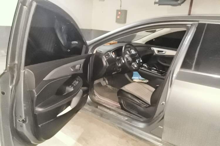 Used Roewe i6 MAX 2020 300TGI Automatic "Swell Cool Smart Drive" Edition
