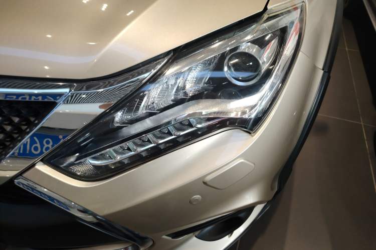 Used BYD Tang New Energy 2015 2.0T Four-Wheel-Drive Flagship Model