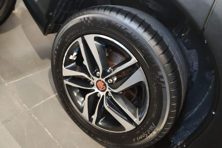 Used BYD Tang New Energy 2015 2.0T Four-Wheel-Drive Flagship Model