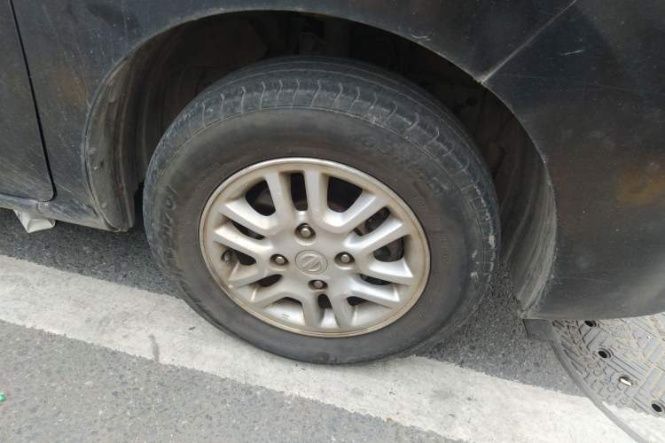 Used Nissan NV200 2010 1.6L Luxury Model Right Front Wheel Hub