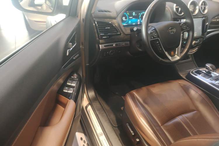 Used BYD Tang New Energy 2015 2.0T Four-Wheel-Drive Flagship Model