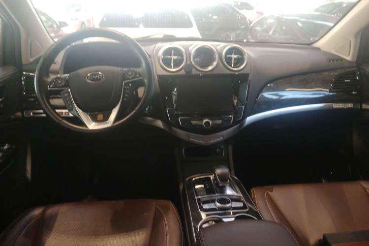 Used BYD Tang New Energy 2015 2.0T Four-Wheel-Drive Flagship Model