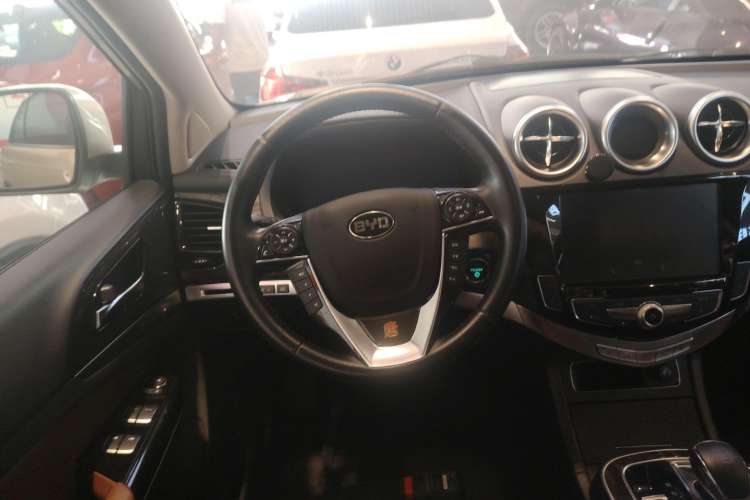 Used BYD Tang New Energy 2015 2.0T Four-Wheel-Drive Flagship Model