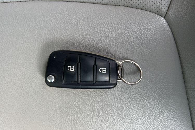 Used JAC Refine M5 2013 2.0T Gasoline Automatic Business Edition