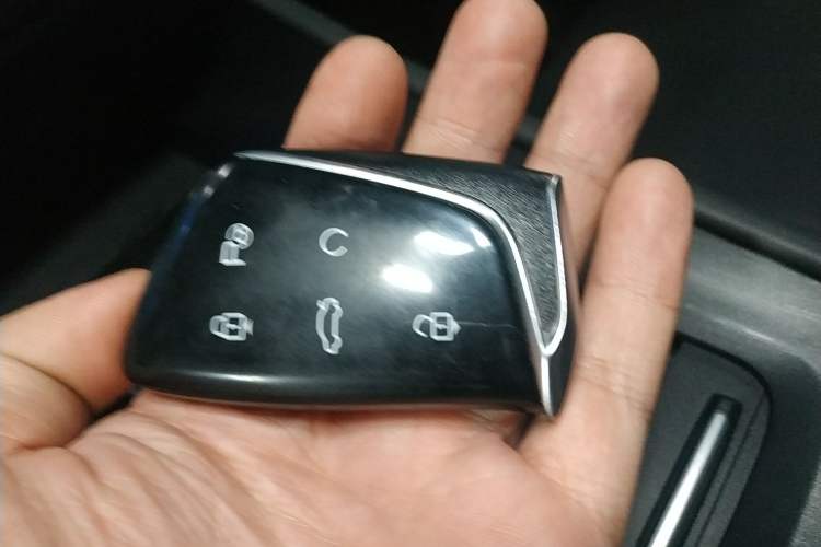 Used Dongfeng Aeolus Huge 2022 Mach Dual-Motor 1.5T MHD Dare-to-Dream Edition
