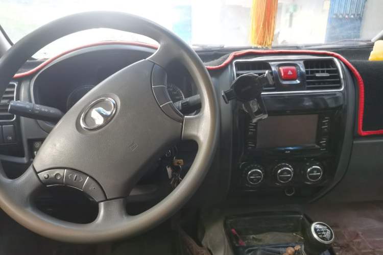 Used Great Wall Wingle 5 2013 2.0T European Version Two-Wheel Drive Elite Edition 6MT Big Double Cab GW4D20B
