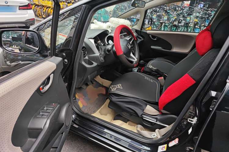 Used Honda Fit 2008 1.5L manual luxury version