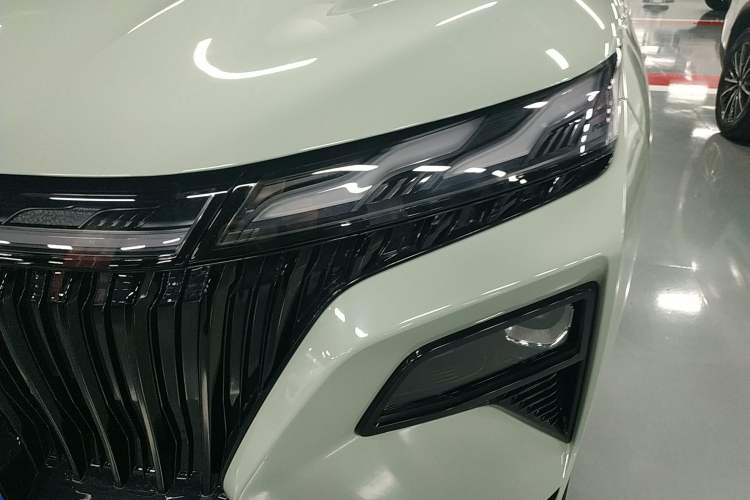 Used Dongfeng Aeolus Huge 2022 Mach Dual-Motor 1.5T MHD Dare-to-Dream Edition
