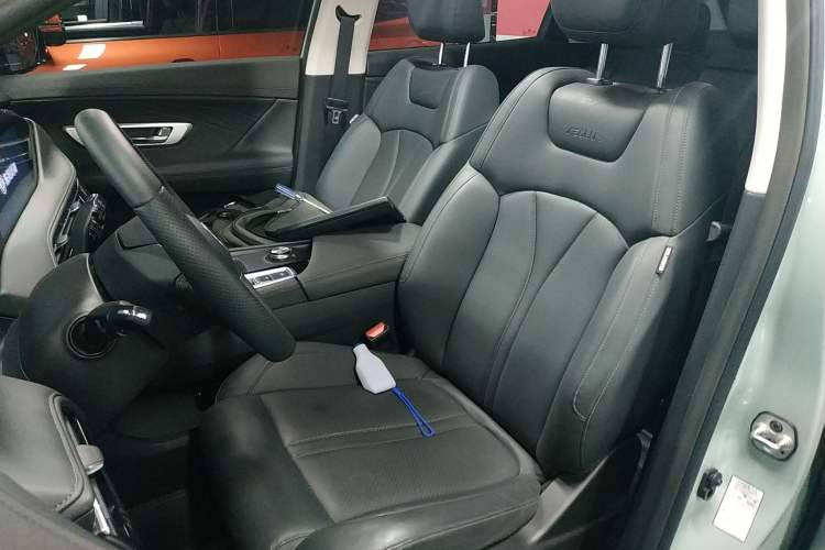 Used Dongfeng Aeolus Huge 2022 Mach Dual-Motor 1.5T MHD Dare-to-Dream Edition
