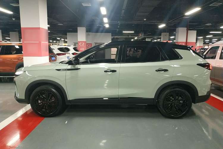 Used Dongfeng Aeolus Huge 2022 Mach Dual-Motor 1.5T MHD Dare-to-Dream Edition
