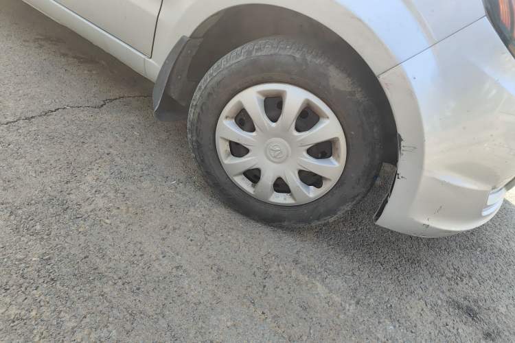 Used BAIC Weiwang M20 2013 1.5L Fashion Version BJ415B Right Front Wheel Hub