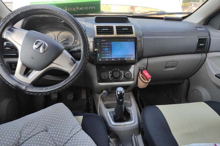 Used BAIC Weiwang M20 2013 1.5L Fashion Version BJ415B Center Console