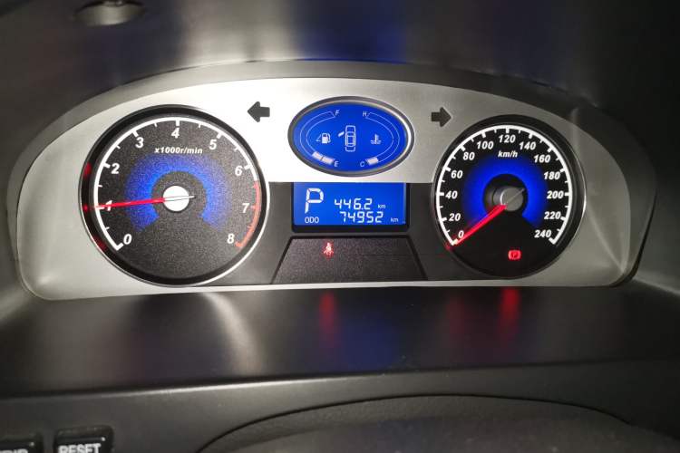 Used Geely Auto Classic Emgrand 2012 Hatchback 1.8L CVT Luxury Model
