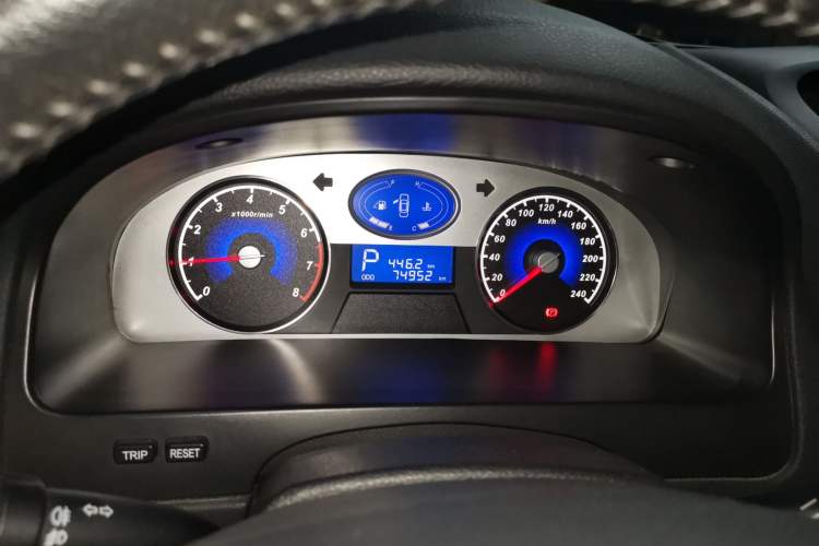 Used Geely Auto Classic Emgrand 2012 Hatchback 1.8L CVT Luxury Model
