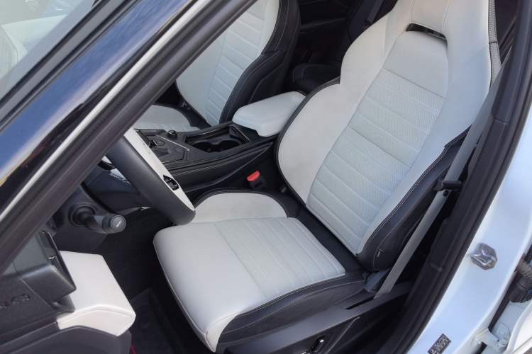 Used Lynk & Co 01 EM-P 2023 1.5TD EM-P Dawn Edition
