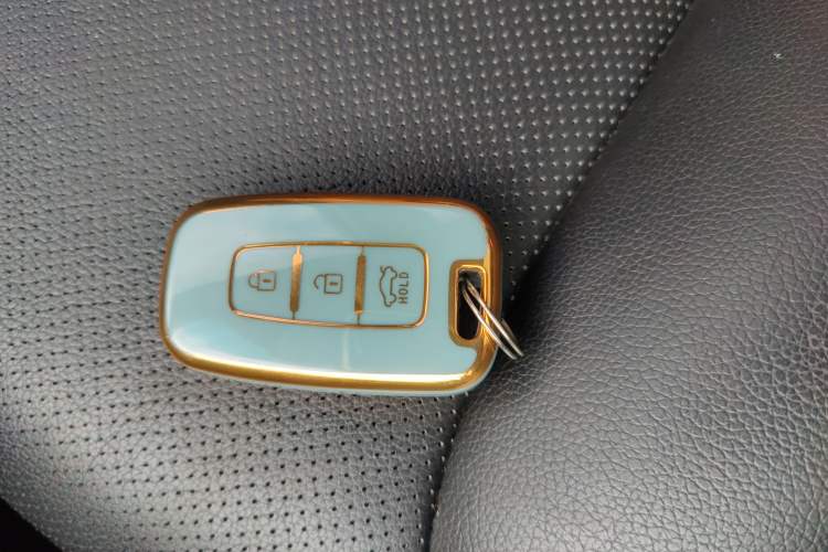 Used Kia K2 2012 Hatchback 1.6L AT Premium Commemorative Edition
