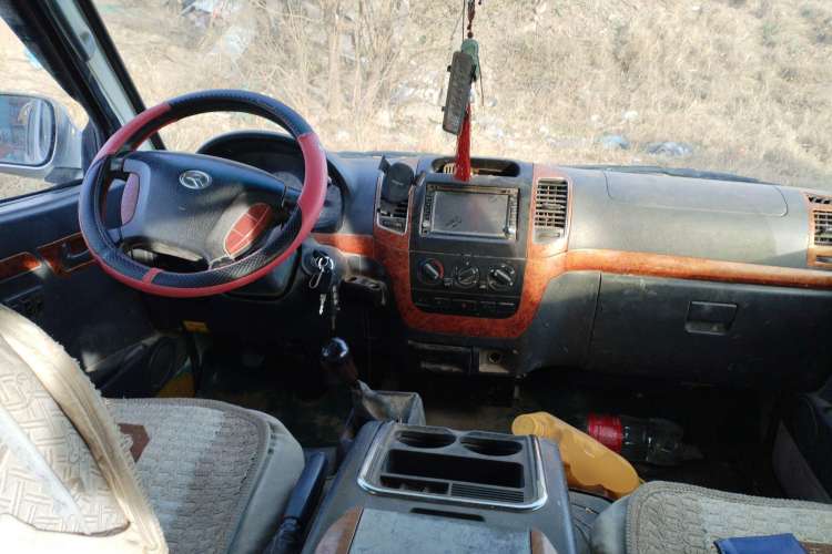 Used King Long Golden Way 2015 2.0L Entrepreneurial Upgrade V20
