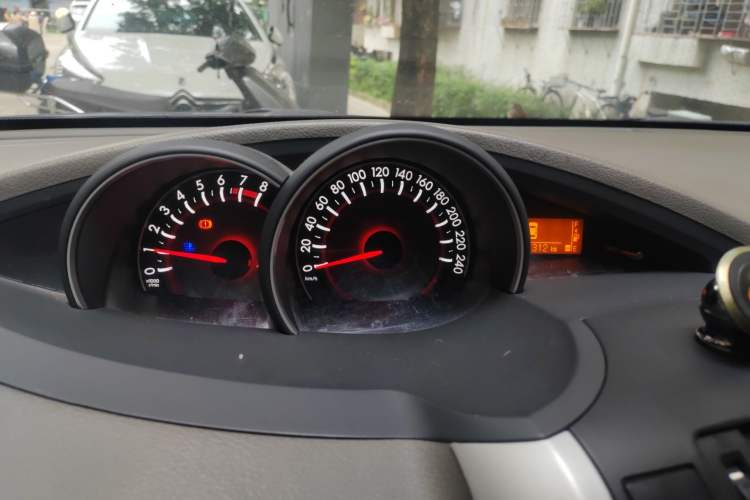 Used Toyota Verso 2014 Starlight 180E CVT Elite Multi-Function Edition