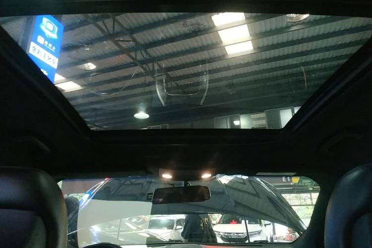 Used Lincoln MKX 2017 2.0T Two-Wheel Drive Deluxe Edition