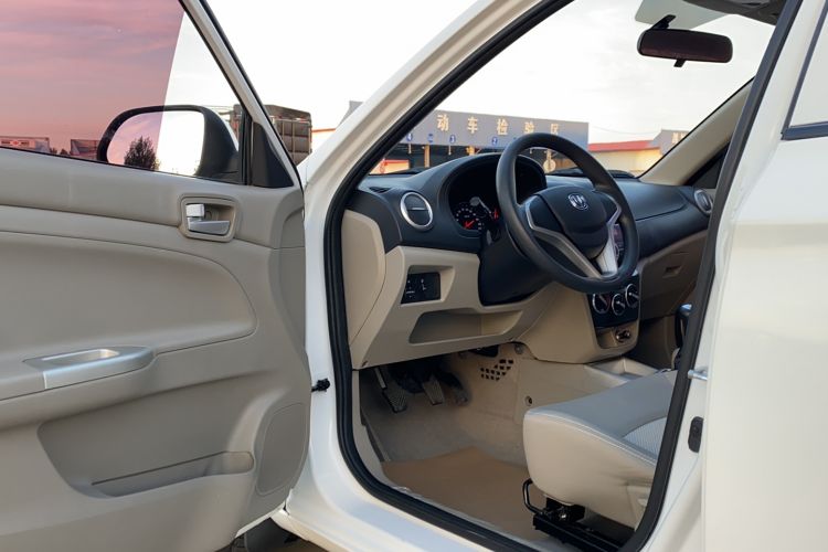 Used Changan Alsvin V3 2015 1.4L Manual Meiruan Model China V Standard
