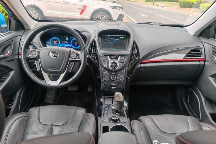 Used BYD Qin New Energy 2014 1.5T Cool Black Knight Flagship Model
