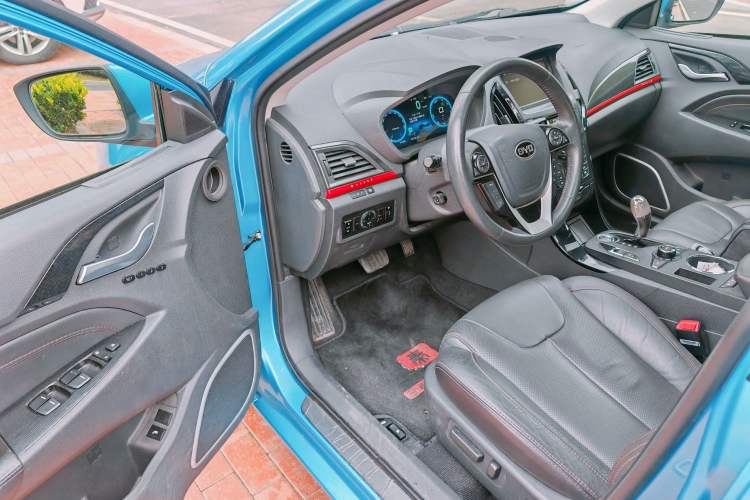 Used BYD Qin New Energy 2014 1.5T Cool Black Knight Flagship Model
