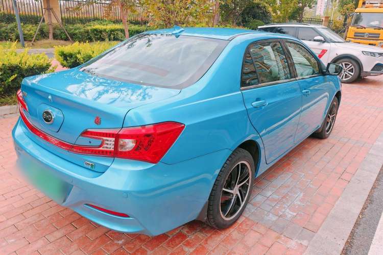 Used BYD Qin New Energy 2014 1.5T Cool Black Knight Flagship Model
