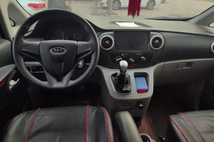 Used JAC M3 2018 1.6L Express Edition 7-Seater Center Console