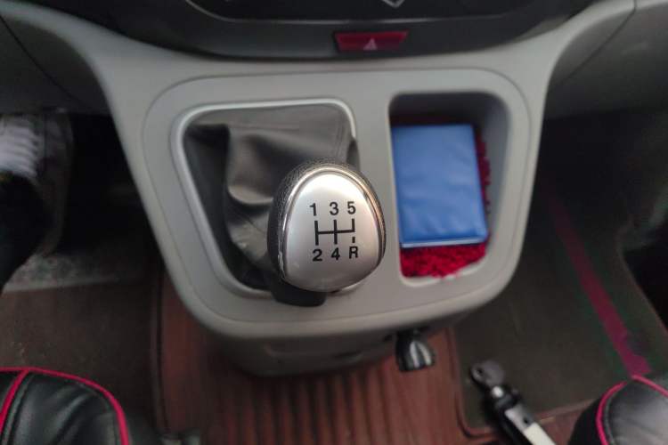 Used JAC M3 2018 1.6L Express Edition 7-Seater Gear Lever