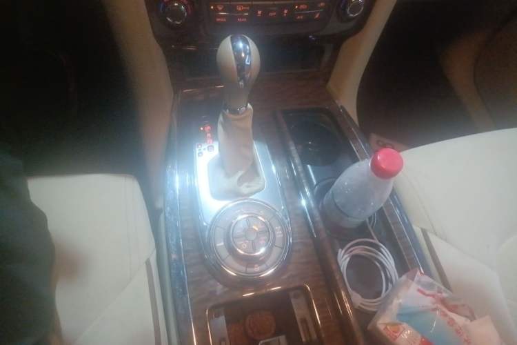 Used Nissan Patrol 2014 5.6L LE Gear Lever