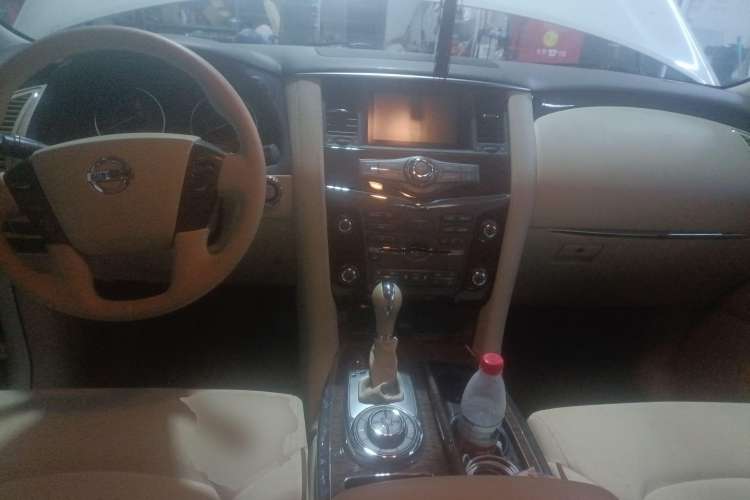 Used Nissan Patrol 2014 5.6L LE Center Console